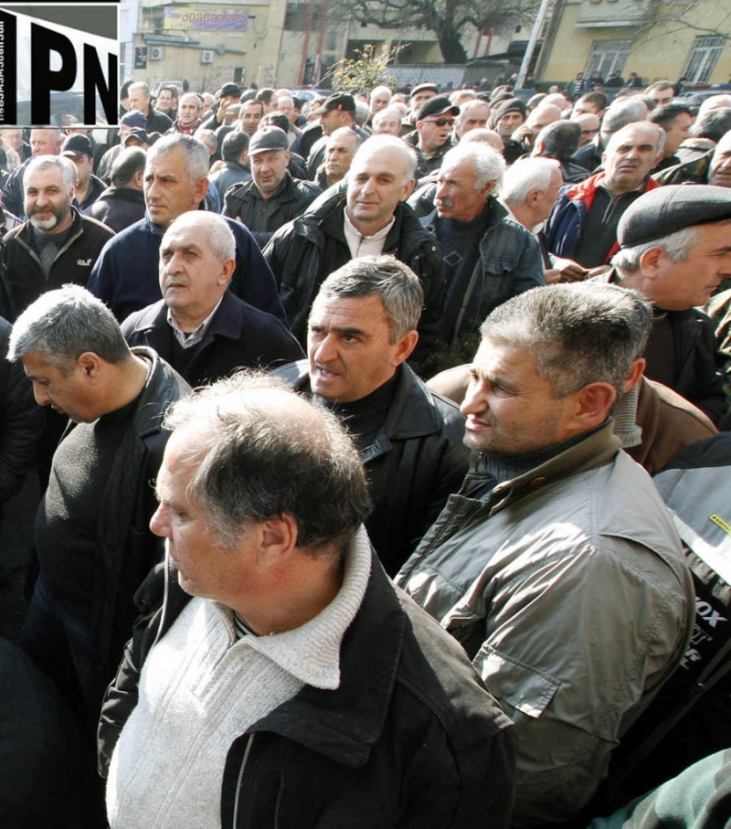 გაფიცული მძღოლები საკუთარი ავტომანქანებით ”ტაქსაობენ”
