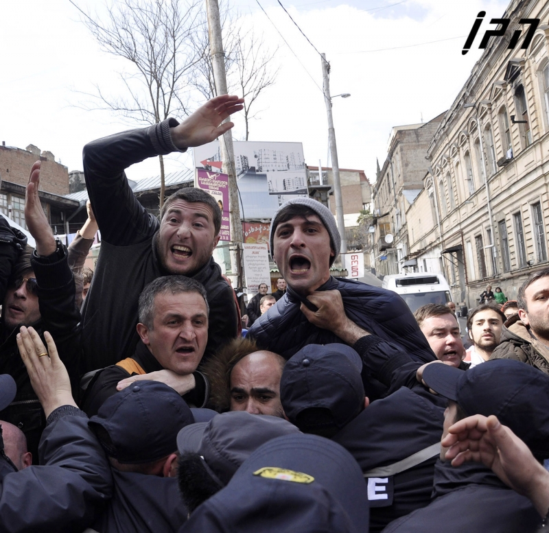 "მანქურთები მონაგონია, ესენი ვინ ყოფილან" - სოციალურ ქსელში "კინოს სახლთან" განვითარებულ მოვლენებს ეხმაურებიან