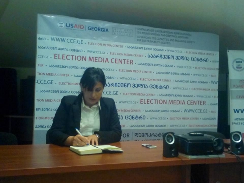 "ჩემი ოპონენტები ჩემს ნაცვლად ჩემს მეუღლეს ურეკავენ" - "თავისუფალი დემოკრატების" ქუთაისის მაჟორიტარი დეპუტატობის კანდიდატი