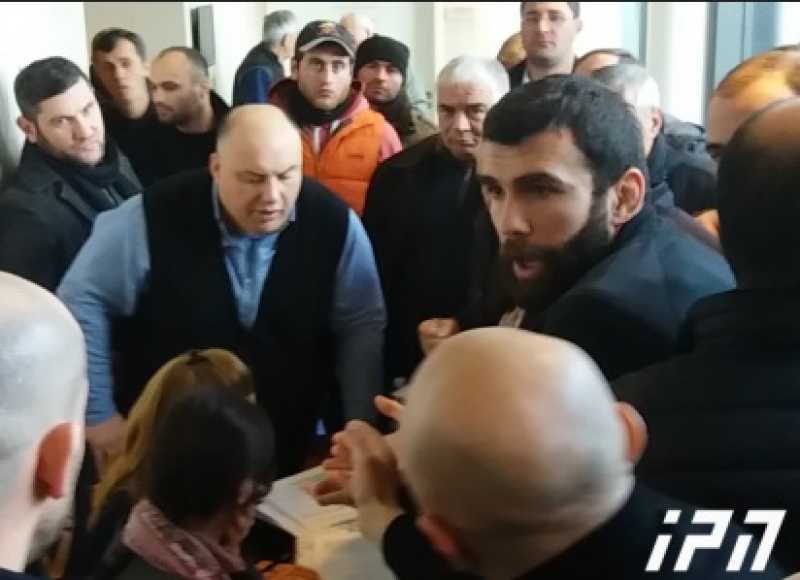 ჭიდაობის ფედერაციის პრეზიდენტის არჩევნების დელეგატთა რეგისტრაციის პროცედურა ხმაურის ფონზე მიმდინარეობს