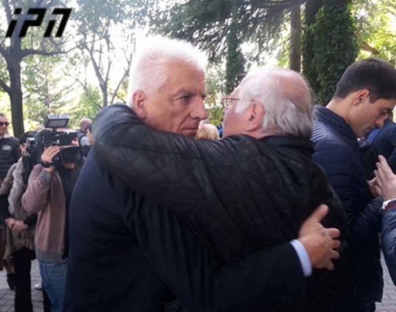 სასამართლოს გადაწყვეტილებით არჩევნებში კვლავ თამაზ მეჭიაური იმარჯვებს - "ახლა ვაპირებ წავიდე და ბიჭებთან ერთად თითო ჭიქა დავლიო "კაპოტზე"