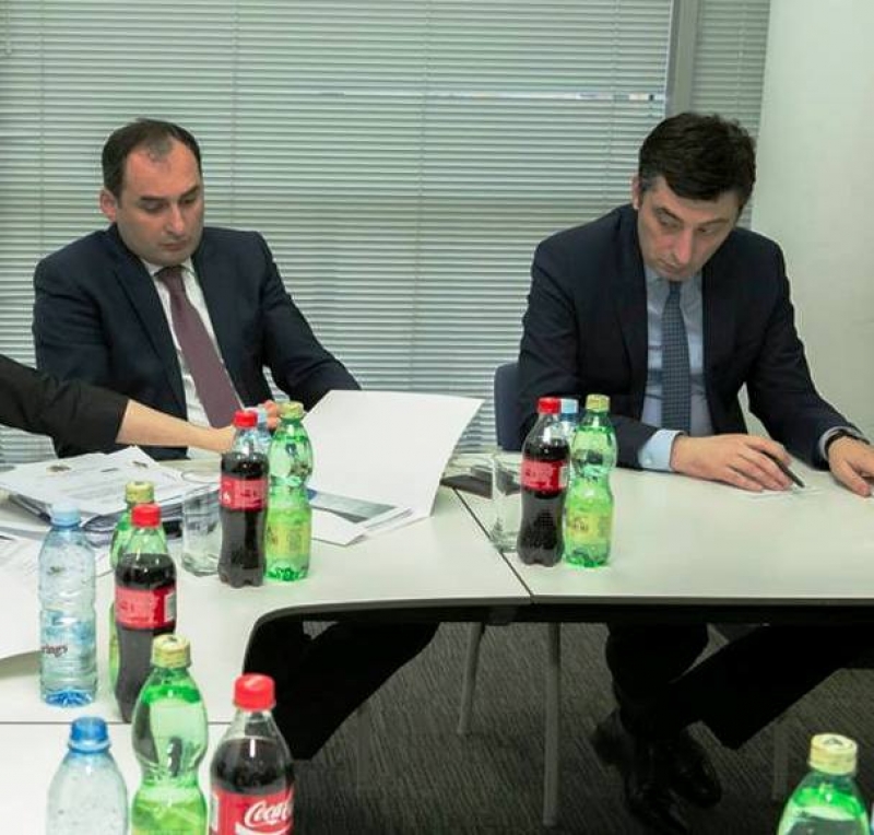  არსებული ინფორმაციით, დიმიტრი ქუმსიშვილი და გიორგი გახარია ახალ სამინისტროებს ჩაიბარებენ