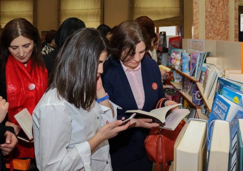 წიგნების გაცნობითი საღამო პედაგოგებისთვის "გამომცემლობა პალიტრა L"- ისგან