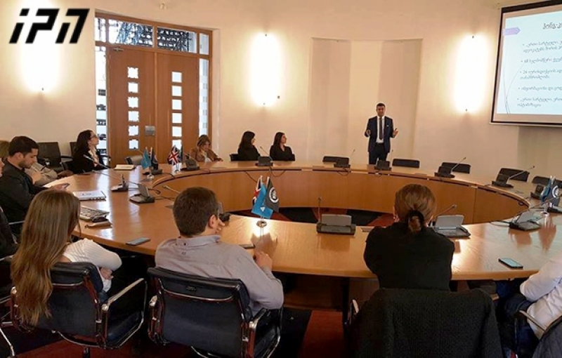 საქართველოს ადვოკატთა ასოციაციის თავმჯდომარეობის კანდიდატი დავით ლანჩავა "თიბისი ბანკის" თანამშრომლებს შეხვდა