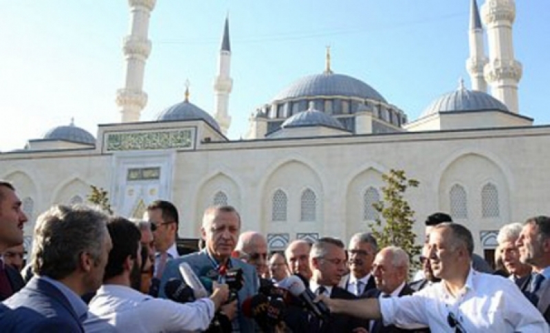 თურქეთის პრეზიდენტმა მეჩეთში გონება დაკარგა
