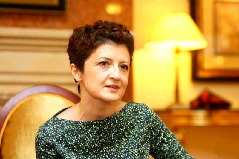 თეა წულუკიანი სასტუმრო "სნოს" გახსნის ცერემონიას შვილთან ერთად დაესწრო