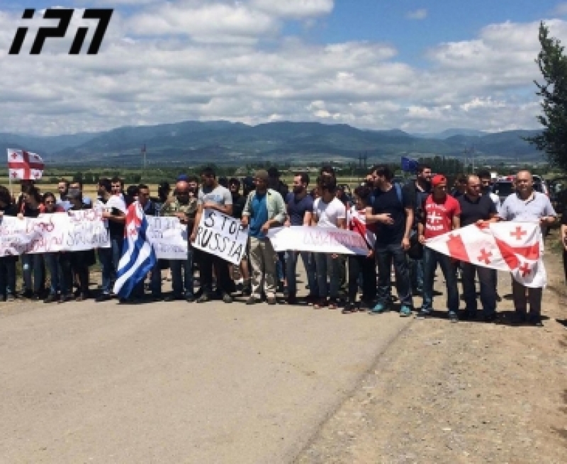აქციის "არა ოკუპაციას, რუსეთი ოკუპანტია" მონაწილეები ბერშუეთის მიმართულებით მსვლელობას გამართავენ
