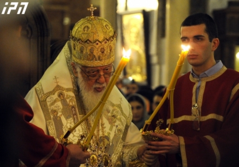 რა თხოვნით მიმართავს მრევლს ილია მეორე