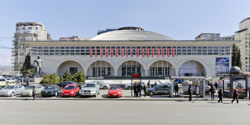 "სპორტის სასახლის უკანა ტერიტორია იმდენად მჭიდროდაა დასახლებული, პერსპექტივაში კარგს არაფერს მოიტანს"